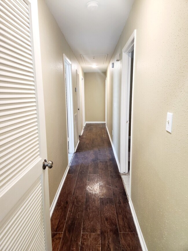 Foto del edificio - 6319 Pouter Dr