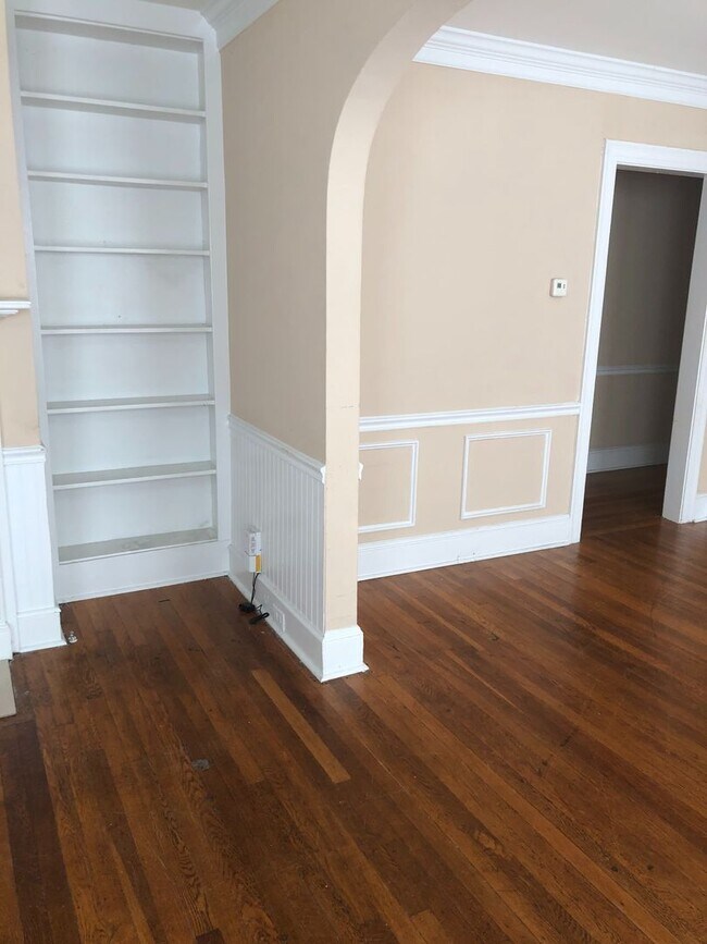 Foto del edificio - Move In Special 1/2 off first full month -2 Bedroom 1.5 Bathroom Duplex-