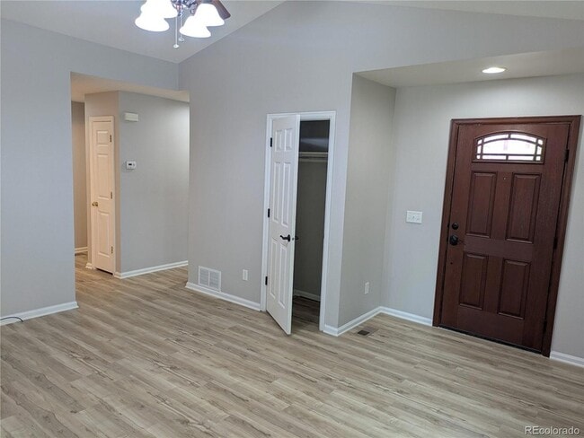 Foto del edificio - 2067 Woodpark Dr