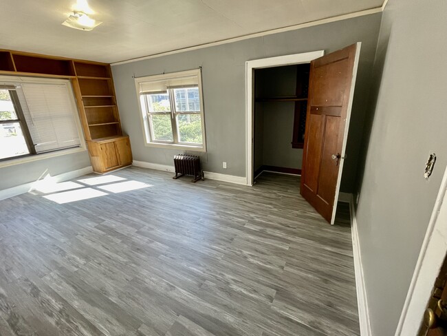 Living Room - 2813 Cottage Grove Ave