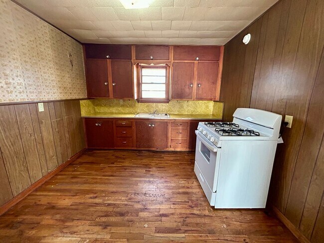 Foto del edificio - 3 bed 1 bath now available in Arnet Benson