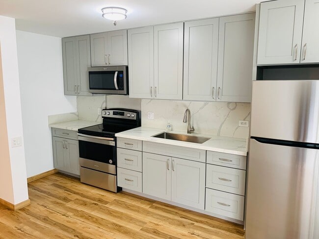 Foto del edificio - Fully Renovated 2/1/1 at Alexander Towers