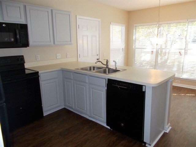 Foto del edificio - 221 Aylesbury Ln