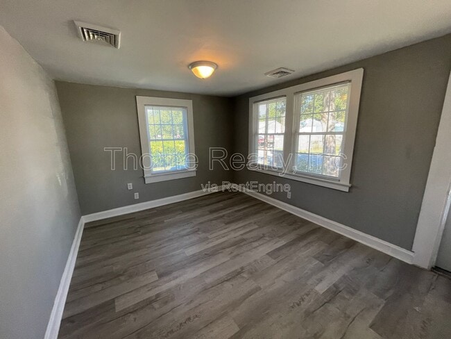 Building Photo - 1302 Cherry St