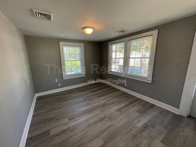 Foto del edificio - 1302 Cherry St