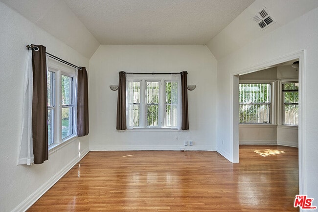 Foto del edificio - 1253 Keniston Ave