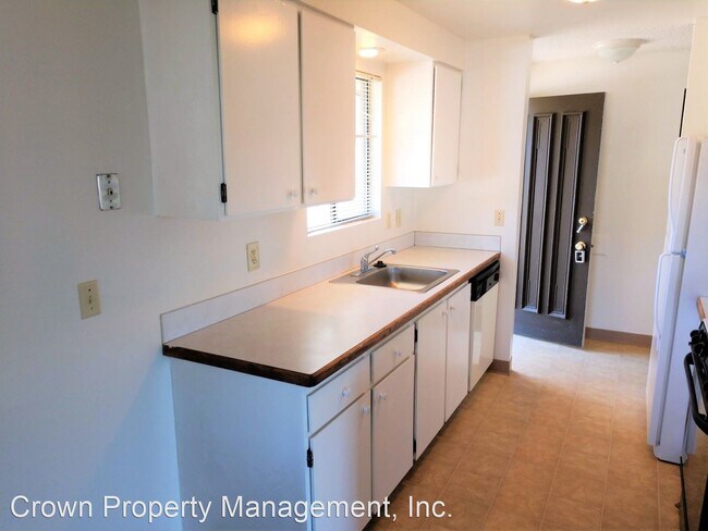 Foto del edificio - 341-343-394 Aaron Ct NE