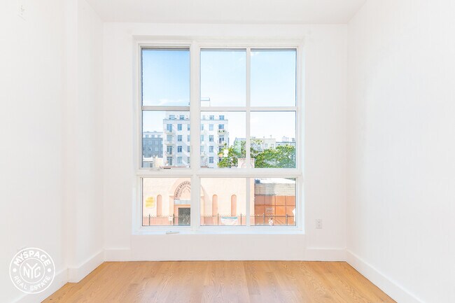 Building Photo - 824 Lexington Ave