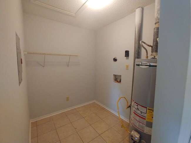 Building Photo - 6204 Forest Pines Dr