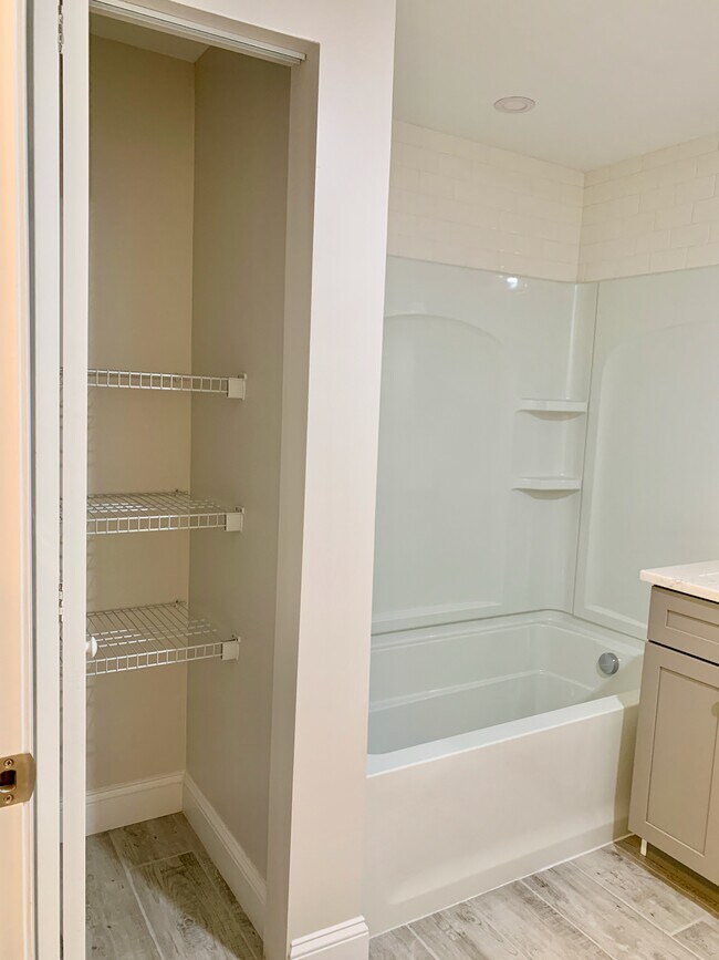 Bathroom Closet - 201 Franklin Crossing Rd