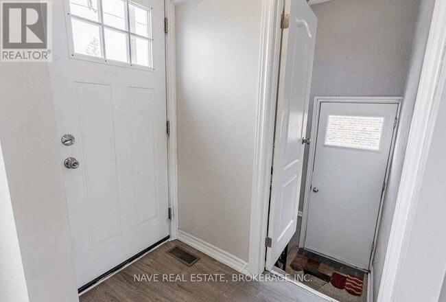 Building Photo - 19 Westchester Rd