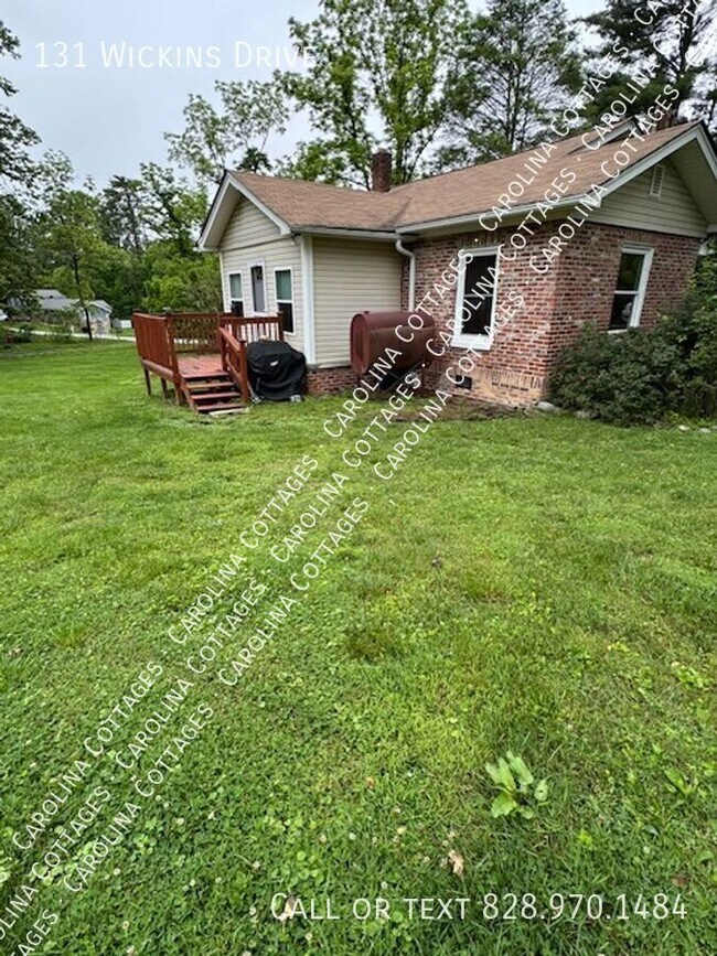 Foto del edificio - 131 Wickins Dr