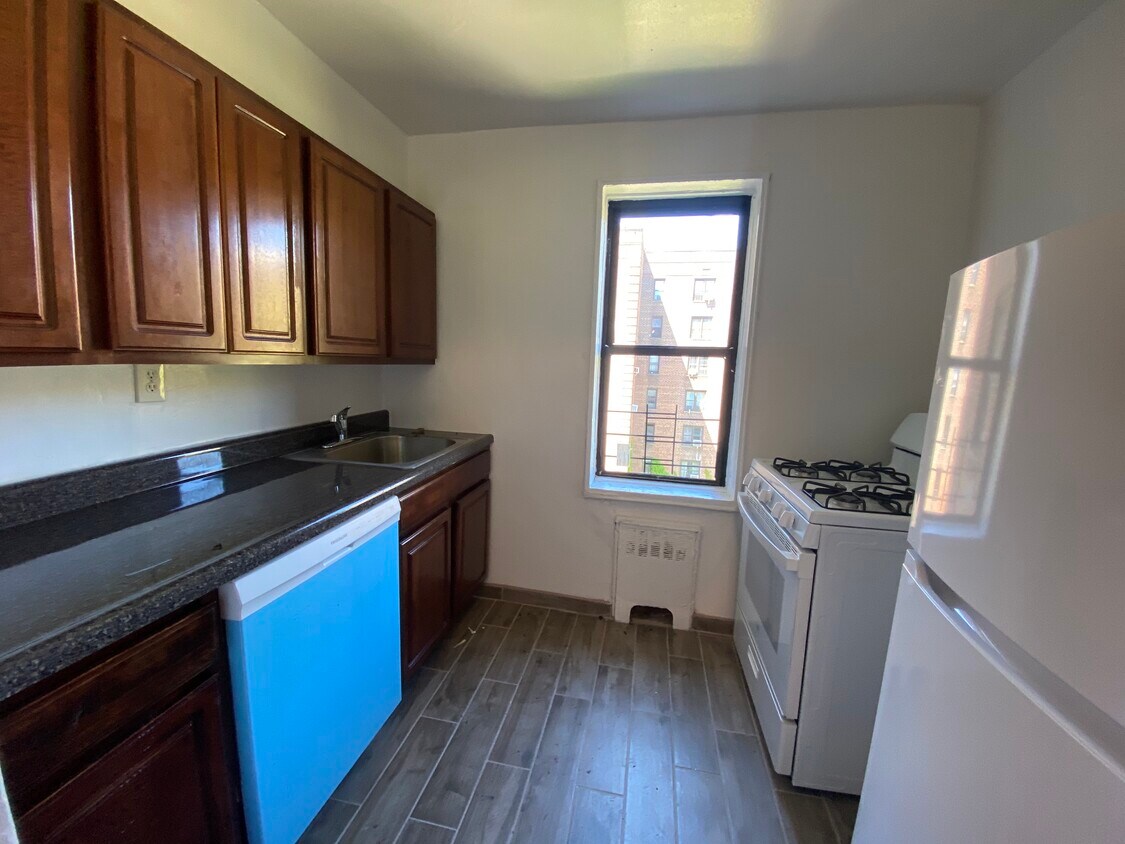 Kitchen - 14150 85th Rd