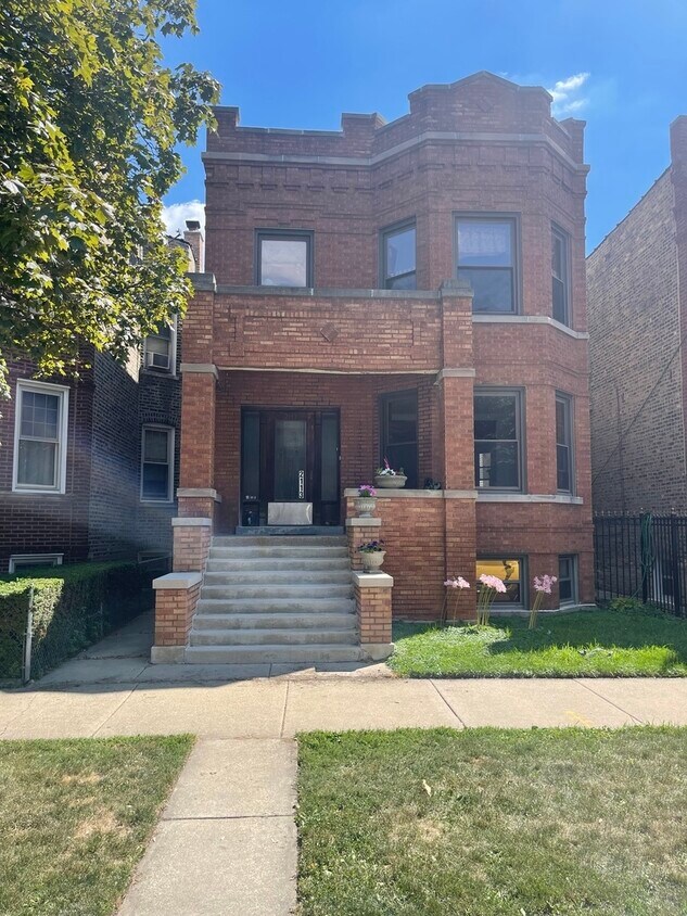 Foto principal - 2113 N Springfield Ave