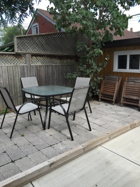 Building Photo - renovated 2 bedroom with high ceilings