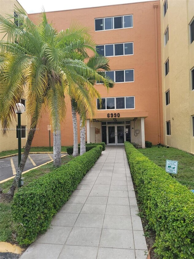 Primary Photo - 6990 NW 186th St