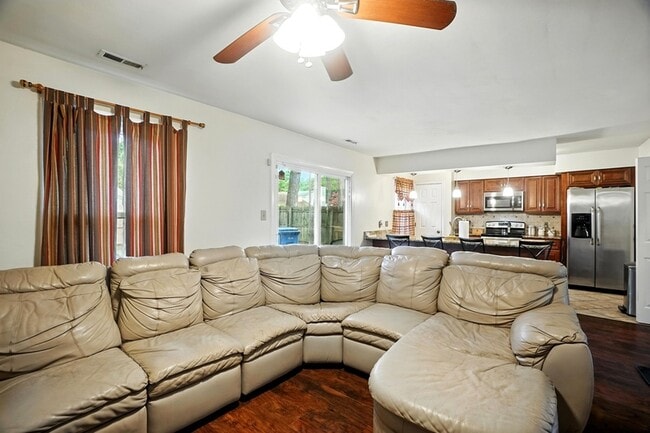 Building Photo - 1308 Summerset Ct