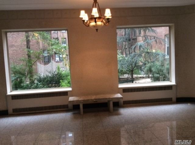 Foto del edificio - 110-34 73rd Rd