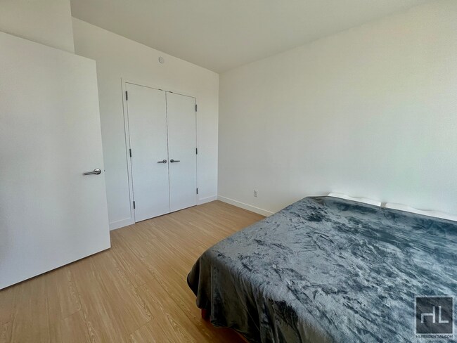 Building Photo - NO FEE + Three Month Free !!!! 1 Bedroom i...
