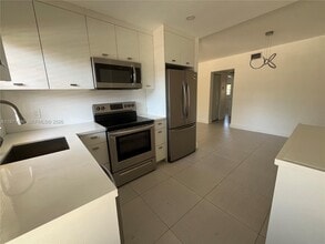 Building Photo - 11855 NE 19th Dr