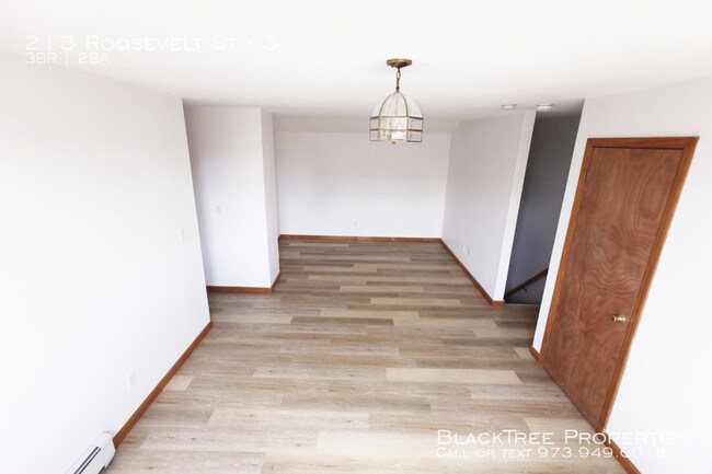 Foto del edificio - 213 Roosevelt St