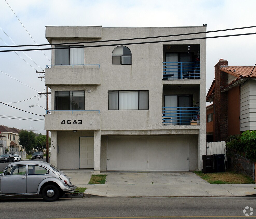 Building Photo - 4643 W 118th St