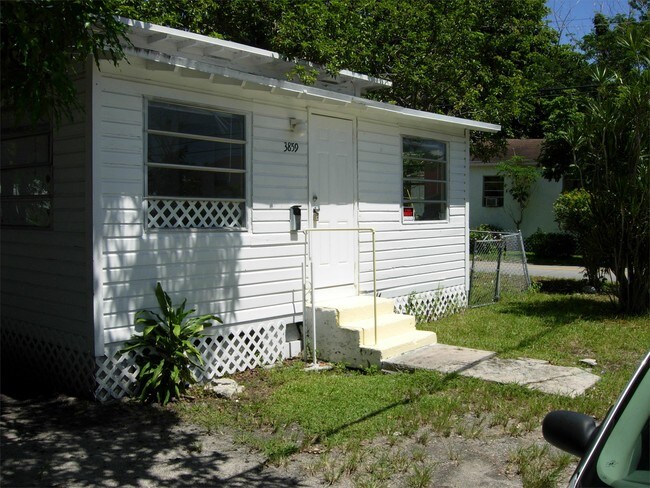 Building Photo - 3859 Washington Ave