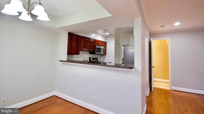 Building Photo - 5705 Chapman Mill Dr