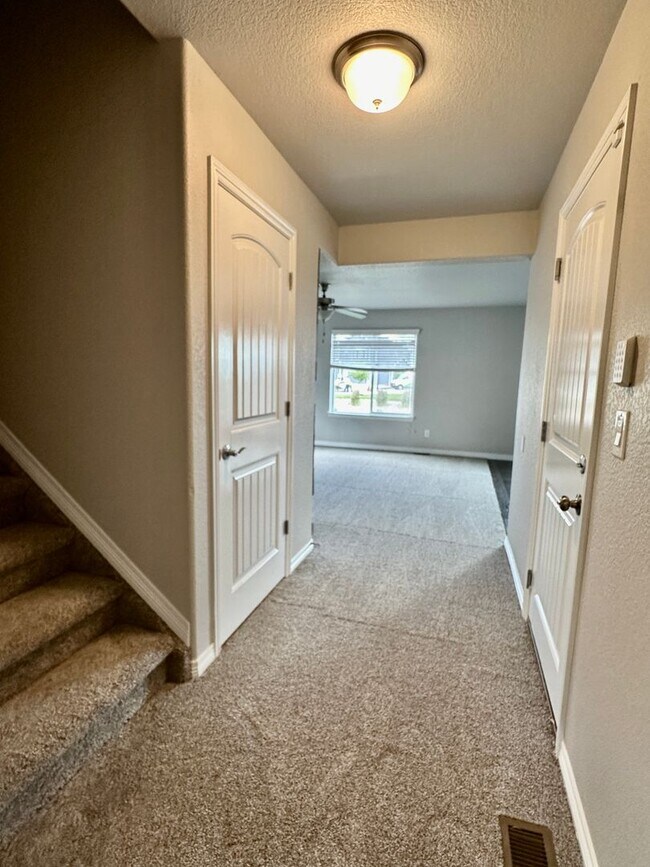 Foto del edificio - 4 Bedroom Home with Central AC