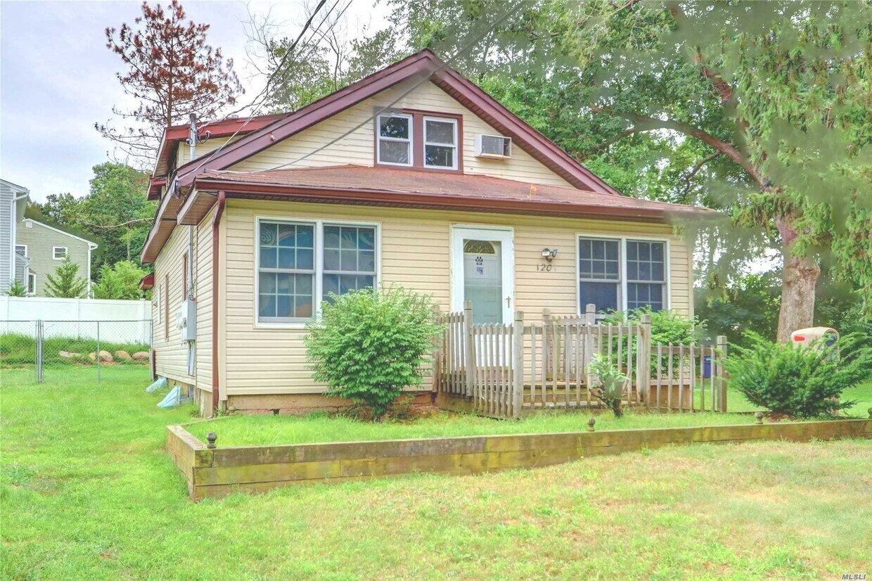 Primary Photo - 1201 Round Swamp Rd