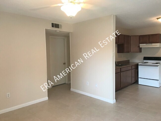 Building Photo - Cute duplex in Shalimar!