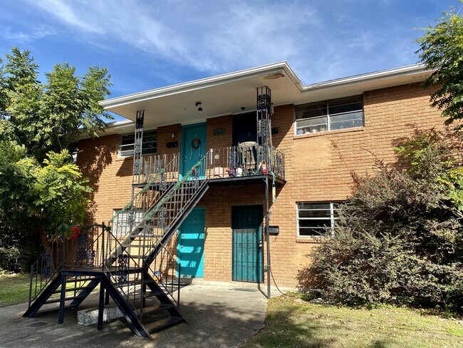 Building Photo - 4801 Dauphine St