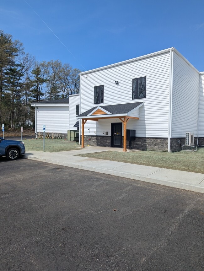 Building Photo - The Residences at Crescent Commons