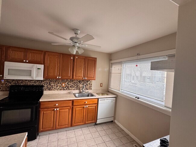 Foto del edificio - 489 Madison Dr