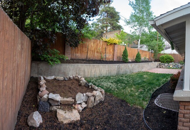 Building Photo - Stunning Home In Excellent Millcreek Locat...