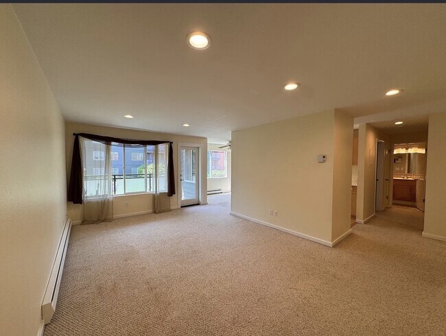 Foto del edificio - 7001 Sand Point Way NE