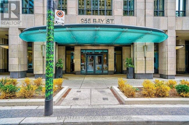 Building Photo - 955-3955 Bay St.