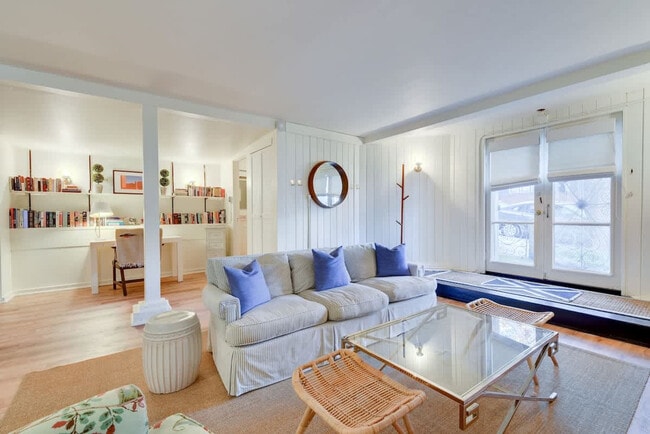 Building Photo - 2424 Gough St