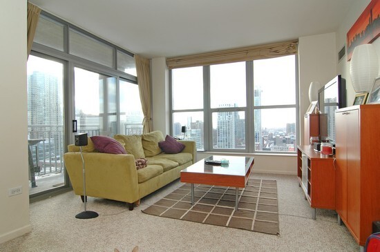 corner unit - 600 N Dearborn St