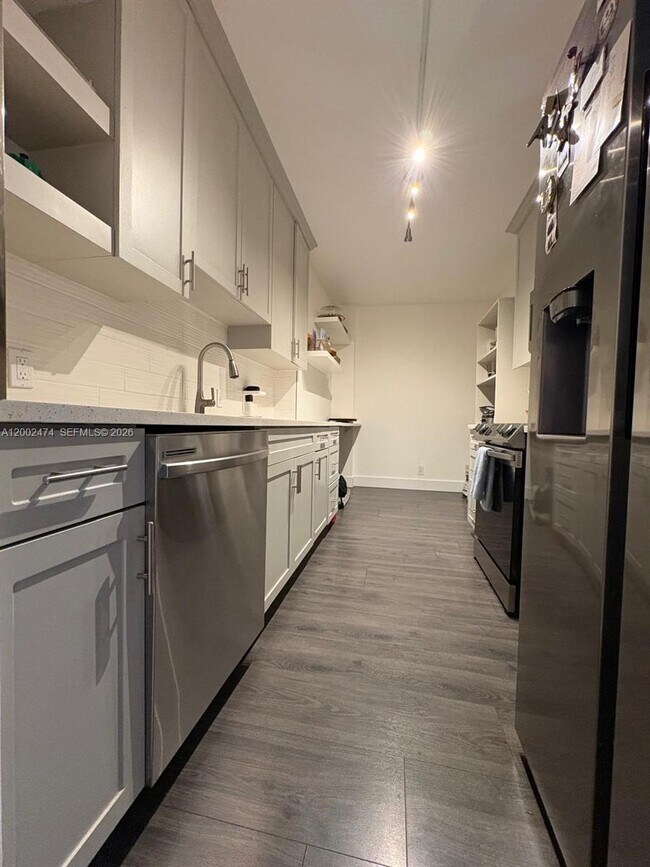 Foto del edificio - 4200 Hillcrest Dr