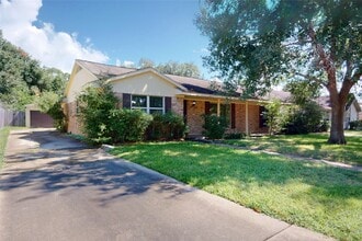 Building Photo - 5850 Braesheather Dr