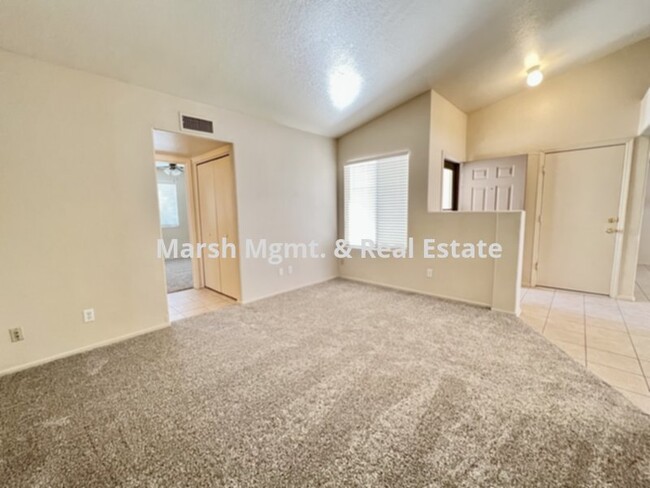 Building Photo - Wonderful 3 bedroom home in Val Vista Lakes!