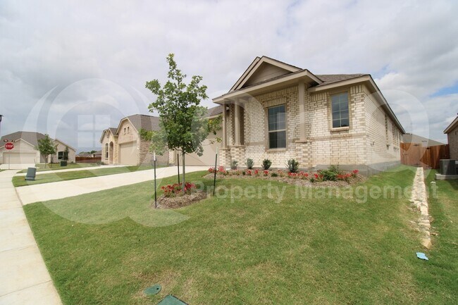 Building Photo - 2112 Angus Dr