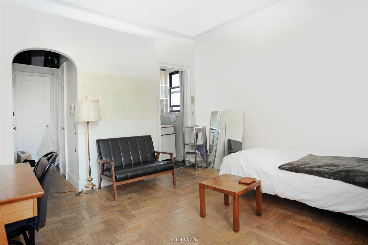Foto del edificio - 317 E 18th St