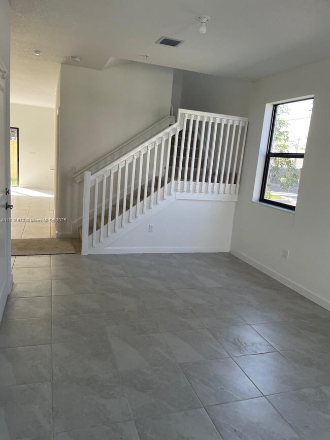 Foto del edificio - 212 SW 159th Ter