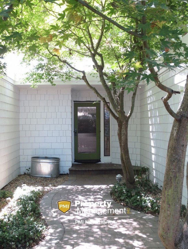 Building Photo - Tranquil Setting in Green Valley