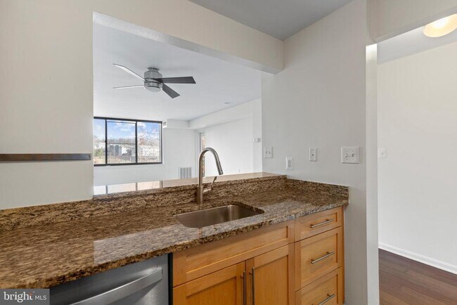 Foto del edificio - 10101 Grosvenor Pl