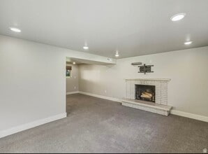 Building Photo - 2036 Highland View Cir