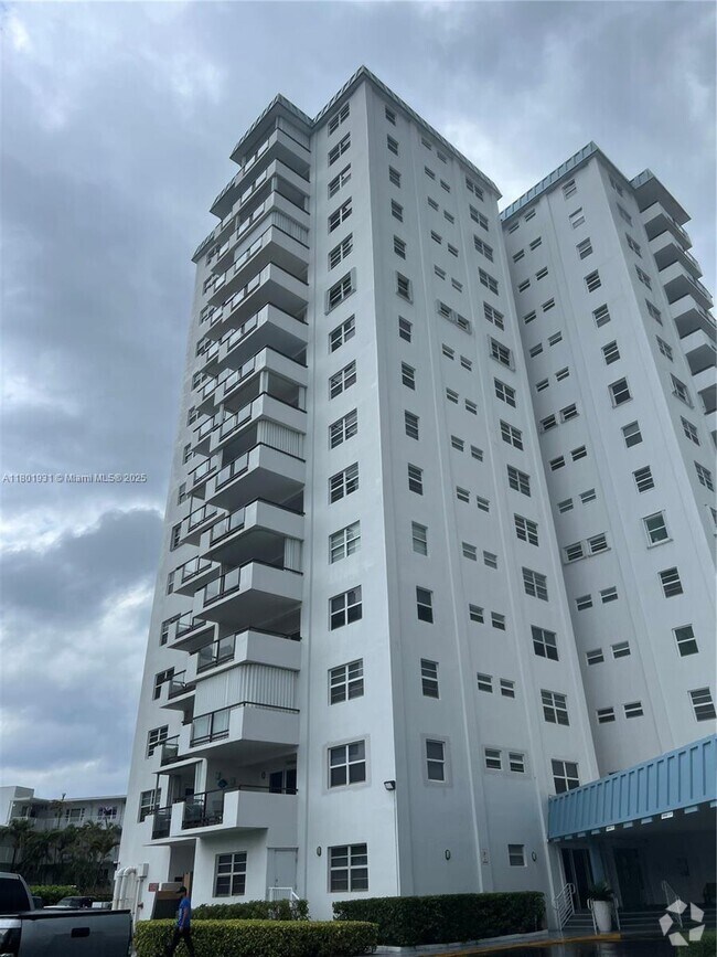 Building Photo - 1500 S Ocean Blvd