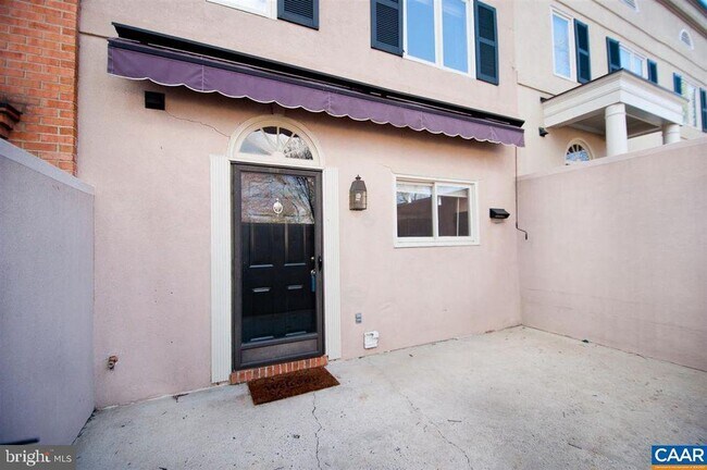 Foto del edificio - 1566 Garden Ct